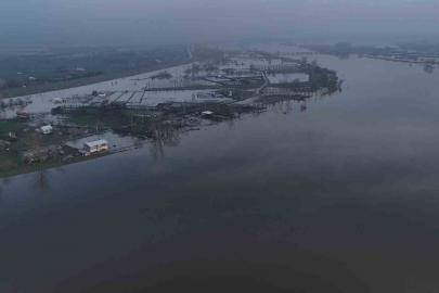 Edirne’de "turuncu alarm" seviyesindeki Meriç Nehri’nde su debisi düşmeye başladı