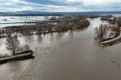 Edirne’de yüzlerce dönüm tarım arazisi sular altında