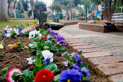 Efeler Belediyesi’nden çiçek düzenlemesi