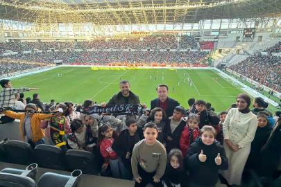 Eğil’in minikleri Amed Sportif Faaliyetler - Sakaryaspor maçında ilk kez tribün heyecanı yaşadı