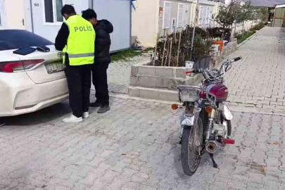 Ehliyetsiz motosikletlinin sosyal medya şovu 77 bin TL’ye patladı