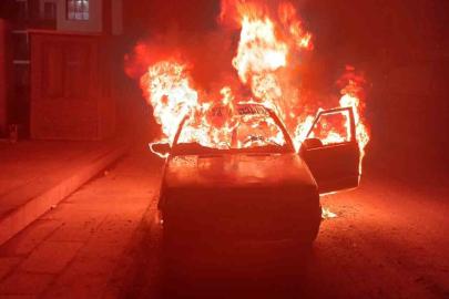 Emanet aldığı otomobil yanınca ne yapacağını şaşırdı