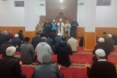 Emet’te 15 umreci dualarla uğurlandı