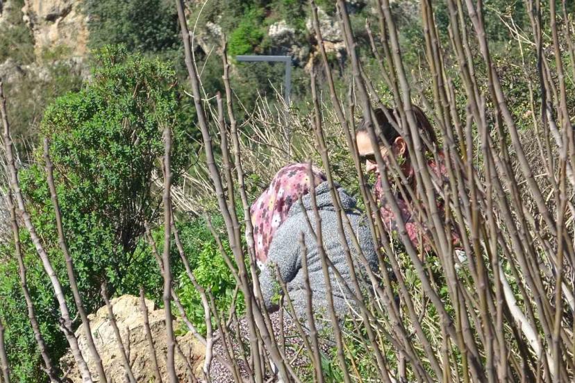 Engelli oğlu için falezlere çıktı, 2 saatte ikna edildi