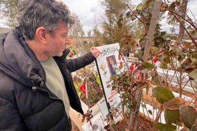 Enkaz altındaki kızının elini hiç bırakmamıştı, depremin 3. yılında kabrini ziyaret etti