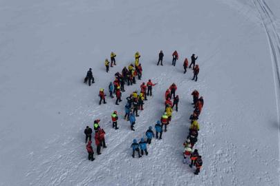 Erciyes’te gerçeği aratmayan çığ tatbikatı