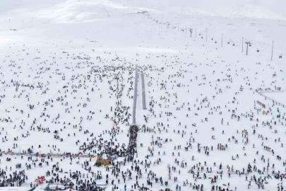 Erciyes’te hafta sonu pistler kayakçılarla doldu