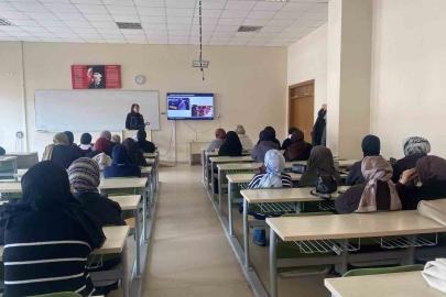 Erzincan emniyeti üniversite öğrencilerini uyuşturucuya karşı bilgilendirdi