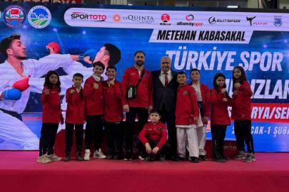 Erzincanlı karateciler Türkiye Yıldızlar Ligi finallerinden 5 madalya ile döndü