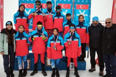 Erzincanlı kayakçılar Hakkari’den 6 madalya ile döndü