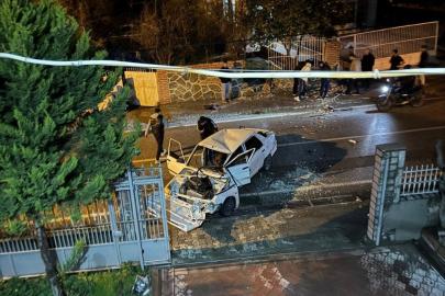 Erzin’de bahçe duvarına çarpan otomobilin sürücüsü yaralandı