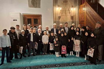 Erzurum’da gençler camide buluştu; ödüllerine kavuştu