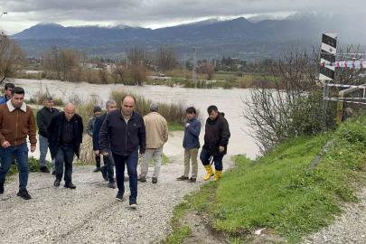 Eşen Çayı taştı, tarım arazileri ve hayvan barınağı sular altında kaldı