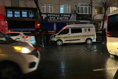 Esenler Tuna Mahallesi’nde bir iş merkezinde çıkan yangında ekipler tarafından binanın içinde 2 kişinin cansız bedenine ulaşıldı. İtfaiye ve polis ekiplerinin olay yerindeki çalışmaları sürüyor.