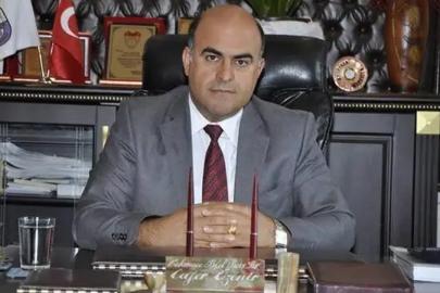 Eski belediye başkanını oğlu baltayla öldürdü