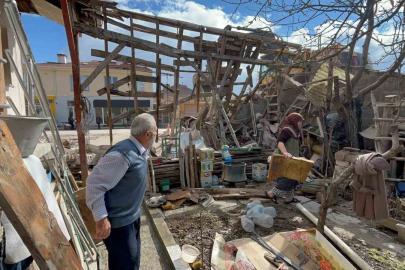 Eskişehir’de ilginç kaza; belediye ekipleri yaşlı çiftin evini adeta başına yıktı