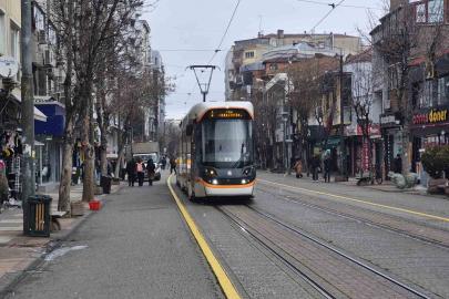 Eskişehir’de kar serpmeye başladı