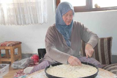 Ev hanımları bu kooperatifte toplanarak ev ekonomisine yardımcı oluyor