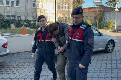 Evinde uyuşturucu ve silahla yakalanan şahıs adliyeye sevk edildi