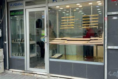 Eyüpsultan’da soyguncular soymaya çalıştıkları kuyumcuyu vurdu
