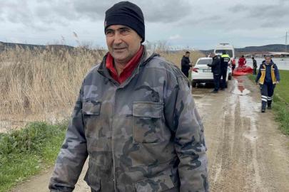 Ezine’de Menderes Çayı taştı, kışlada hayvanlarıyla mahsur kalan adam kurtarıldı