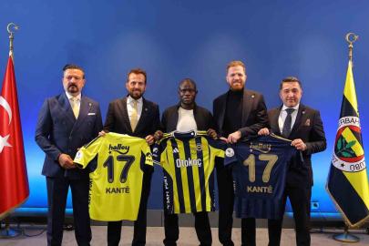 Fenerbahçe’nin yeni transferi N’Golo Kante, İstanbul’da