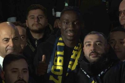 Fenerbahçe’nin yeni transferi Sidiki Cherif, İstanbul’da