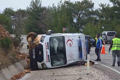 Fethiye-Korkuteli karayolunda ambulans kazası: 1 yaralı