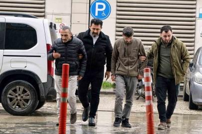 Fırça sapıyla dehşet : Arkadaşlarını ağır yaraladılar, 2 kişi tutuklandı