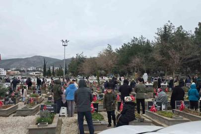 Gaziantep protokolünden İslahiye’de deprem şehitliğine ziyaret