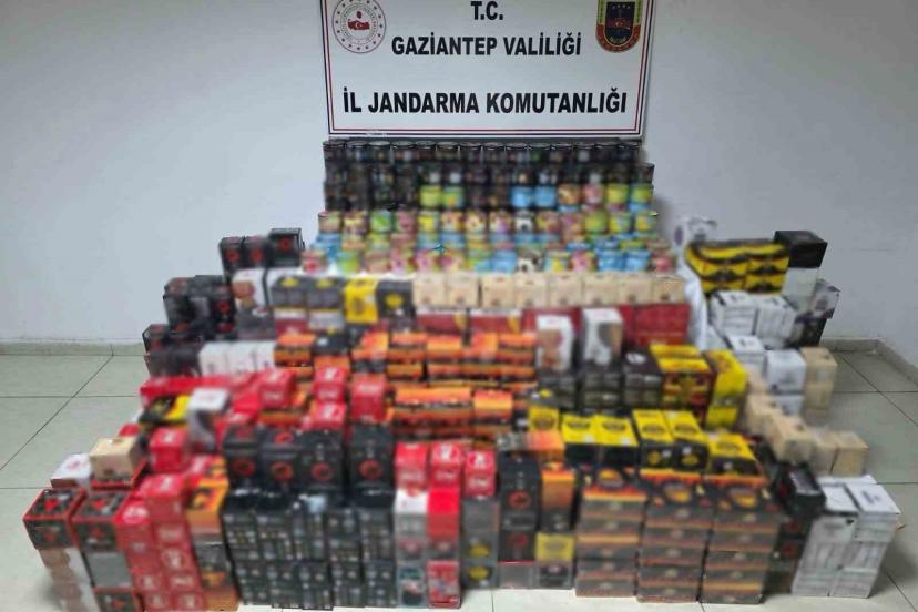 Gaziantep’te 1,5 milyon TL değerinde kaçak nargile tütünü ve kömürü ele geçirildi