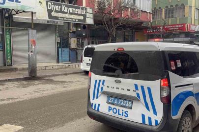 Gaziantep’te kuyumcuyu soyan şahıslar yakalandı, çalınan altınlar bulundu