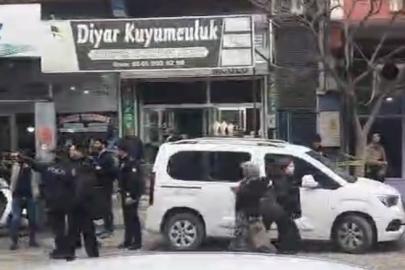 Gaziantep’te silahlı, maskeli ve biber gazlı kuyumcu soygunu: 1 kilo altın çalan 2 soyguncu yakalandı