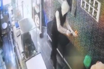Gaziantep’te silahlı, maskeli ve biber gazlı kuyumcu soygunu kamerada