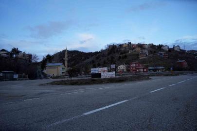 Geçit Köyü’nde 18 yıllık iftar geleneği yoldan geçenleri sofrada buluşturuyor