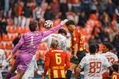 Genç Talha’dan altın vuruş