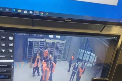 Genç taraftarın tribünden düştüğü anlar kamerada