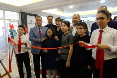 Genç yetenek Alya, ilk kişisel resim sergisini sanatseverlerle buluşturdu