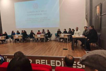 Gençler Mehmet Akif ve milli mücadele ruhuyla yarıştı