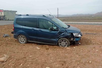 Gercüş’te çarpışan araçlardan burunları bile kanamadan kurtuldular