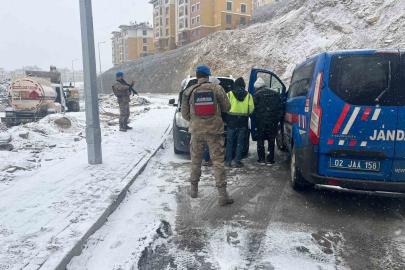 Gölbaşı’nda jandarma vatandaşın güvenliği için nöbette