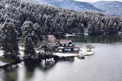 Gölcük Tabiat Parkı’nda kış güzelliği