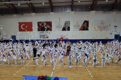 Gölcük’te 470 tekvandocu kuşak atladı