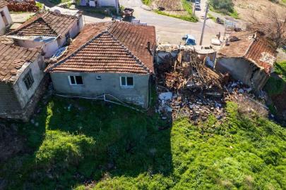 Gölmarmara’da heyelan: 7 ev kullanılamaz hale geldi