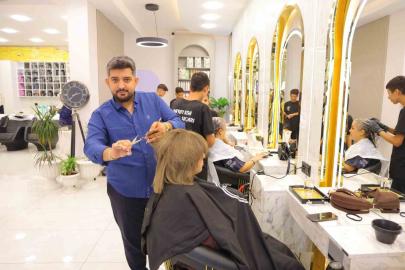 Gülerek uğurladığı müşterileri bir gün sonra enkaz altında kaldı