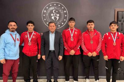 Güreş ve halter şampiyonlarından Kabakcı’ya ziyaret