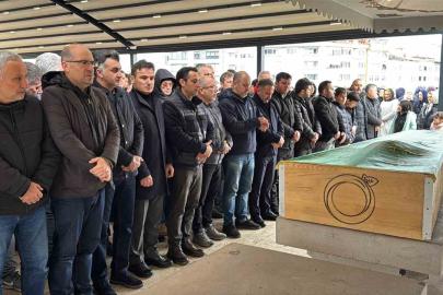 Halı sahada kalp krizi geçiren öğretmen hayatını kaybetti