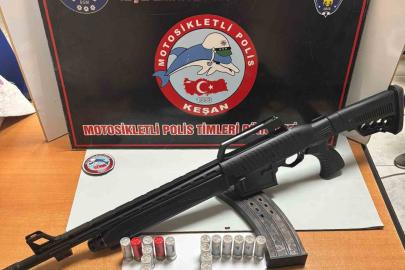 Halının içerisine gizlenmiş av tüfeği ele geçirildi