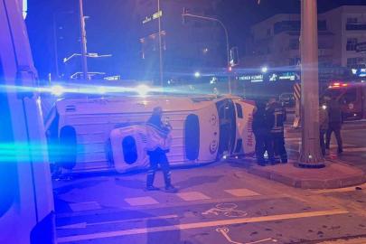 Hasta taşıyan ambulansla otomobil çarpıştı: 4 yaralı