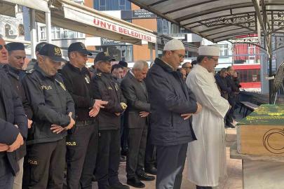 Hastalığı nedeniyle hayatını kaybeden emniyet personeli son yolculuğuna uğurlandı